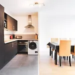 Spacieux T2 Au Centre-Ville Avec Grande Piece De Vie - Fr-1-821-29